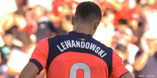 西甲冷门：巴萨1比4惨败，联赛首败，皇马登顶榜首